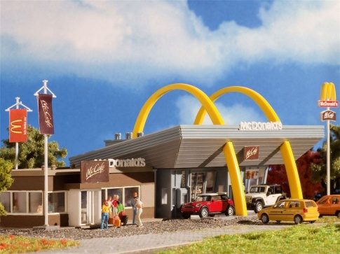 Vollmer 47766 McDonald's with McCafe and Accessories Kit